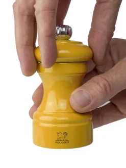 Peugeot Saveurs Bistro Moulin à poivre manuel en bois laqué, safran, 10 cm - 4in. -><noscript><img width=
