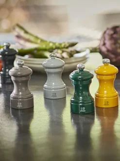 Peugeot Saveurs Bistro Moulin à poivre manuel en bois laqué, vert forêt, 10 cm - 4in. -><noscript><img width=