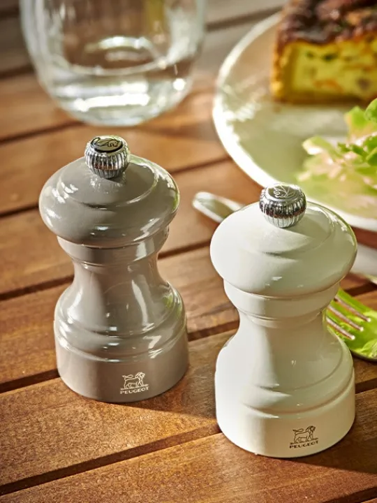 Peugeot Saveurs Bistro Moulin à sel manuel en bois laqué, gris taupe, 10 cm - 4in. -> Moulins À Sel Et Salières