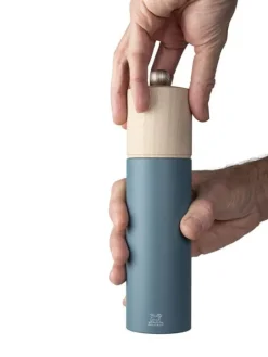 Peugeot Saveurs Boreal Moulin à poivre manuel en bois, bleu céleste, 21cm - 8" -><noscript><img width=