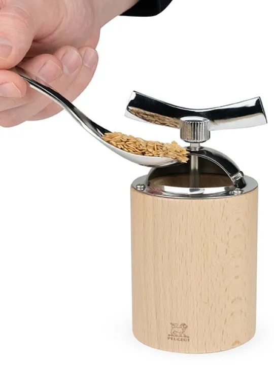Peugeot Saveurs Isen moulin à graines de lin manuel en bois et inox couleur naturel 13 cm -> Envie De Saveurs|Moulins Expert