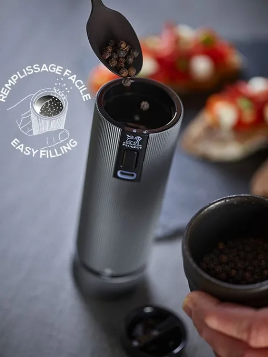 Peugeot Saveurs Line electrique Moulin à poivre électrique rechargeable u'select, batterie lithium-ion, carbone, 15 cm - 6in. -> Idées Cadeaux -100€|Envie De Design