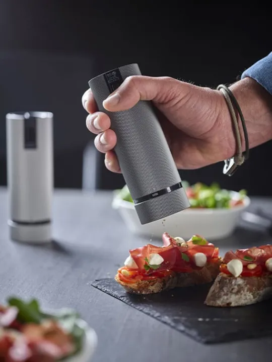 Peugeot Saveurs Line electrique Moulin à poivre électrique rechargeable u'select, batterie lithium-ion, carbone, 15 cm - 6in. -> Idées Cadeaux -100€|Envie De Design