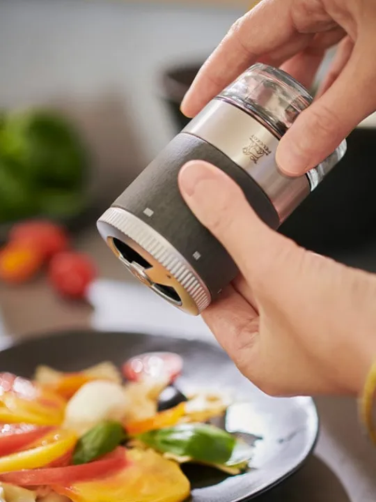 Peugeot Saveurs Pack maestro linéa Coffret bar à poivres maestro gris roche et plateau linéa -> Envie De Saveurs|Idées Cadeaux -100€